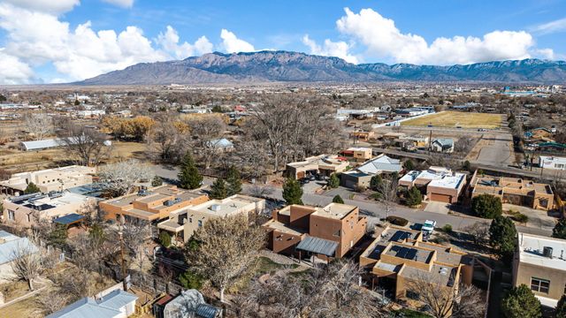 8913 Ortega Court NW, Los Ranchos, NM 87114