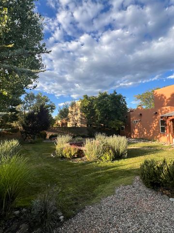 8913 Ortega Court NW, Los Ranchos, NM 87114