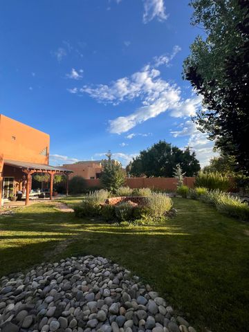 8913 Ortega Court NW, Los Ranchos, NM 87114