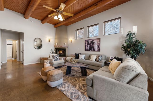 8913 Ortega Court NW, Los Ranchos, NM 87114