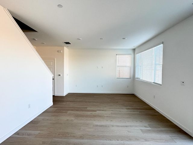 8524 Anker Way, Elk Grove, CA 95757