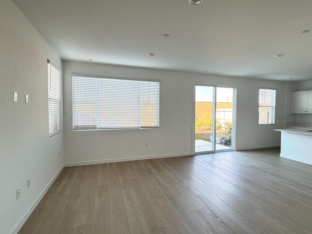 8524 Anker Way, Elk Grove, CA 95757