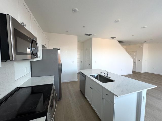 8524 Anker Way, Elk Grove, CA 95757