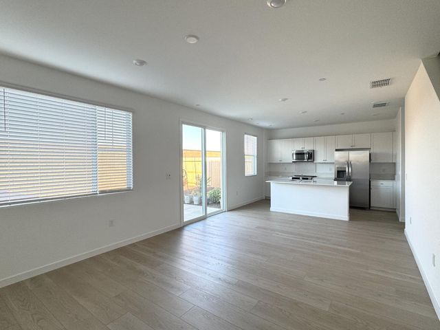 8524 Anker Way, Elk Grove, CA 95757