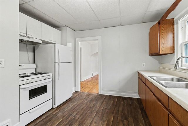 570 E Dale Avenue, Muskegon, MI 49442