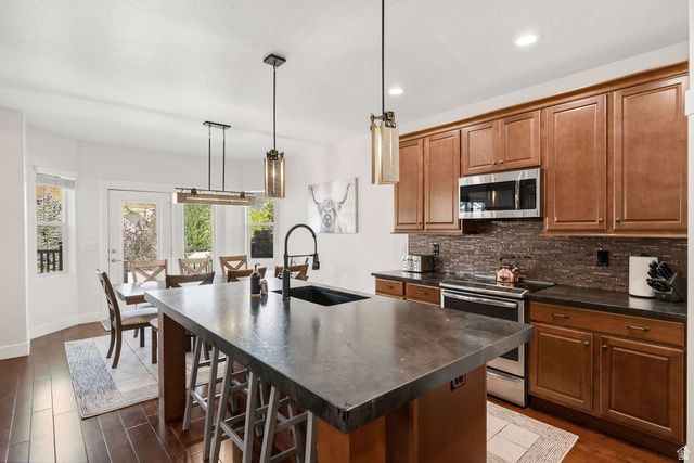 1402 E 5550 S, South Ogden, UT 84403