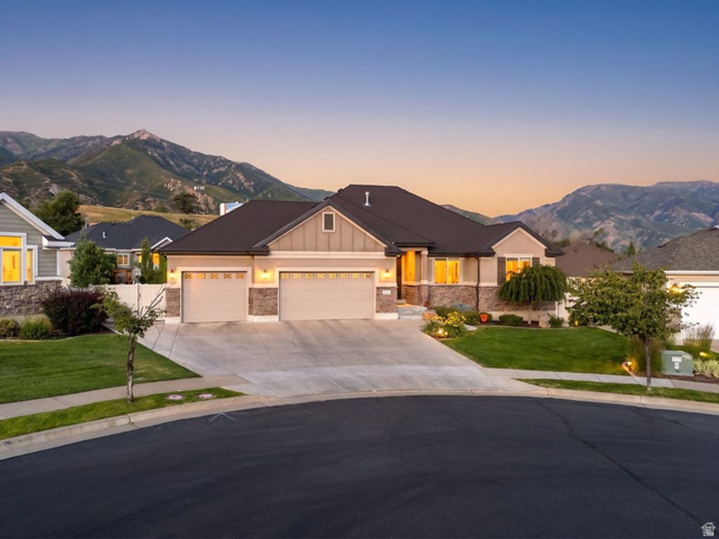 1402 E 5550 S, South Ogden, UT 84403