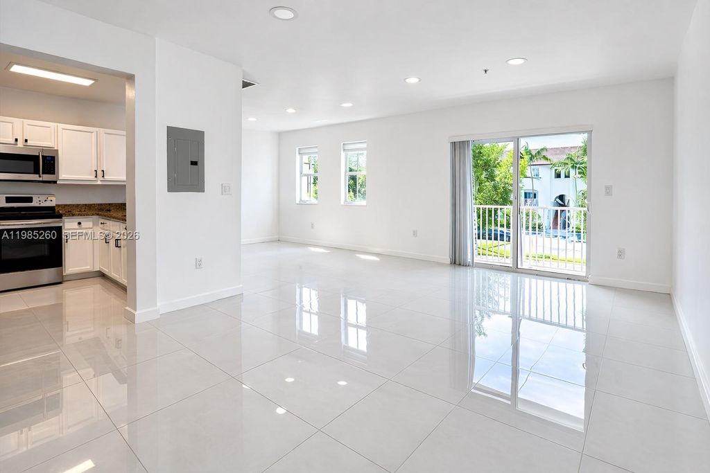 8800 NW 97th Ave 207, Doral, FL 33178