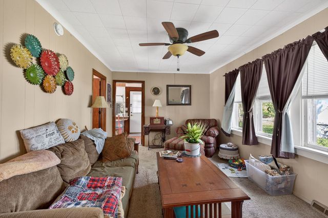 105 Edgewood Avenue, Crystal Lake, IL 60014
