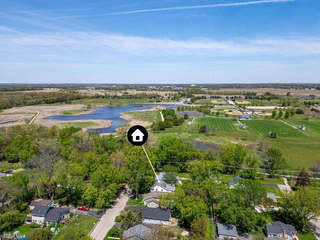 105 Edgewood Avenue, Crystal Lake, IL 60014