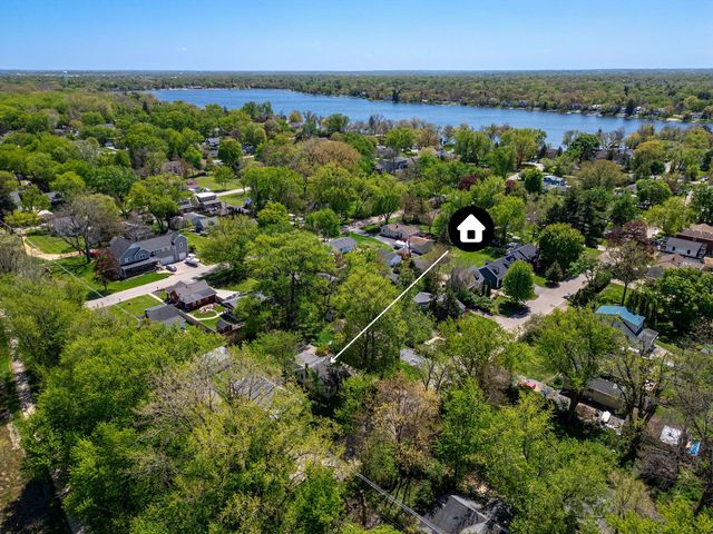 105 Edgewood Avenue, Crystal Lake, IL 60014