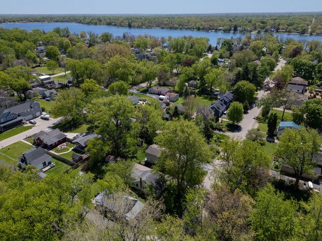 105 Edgewood Avenue, Crystal Lake, IL 60014