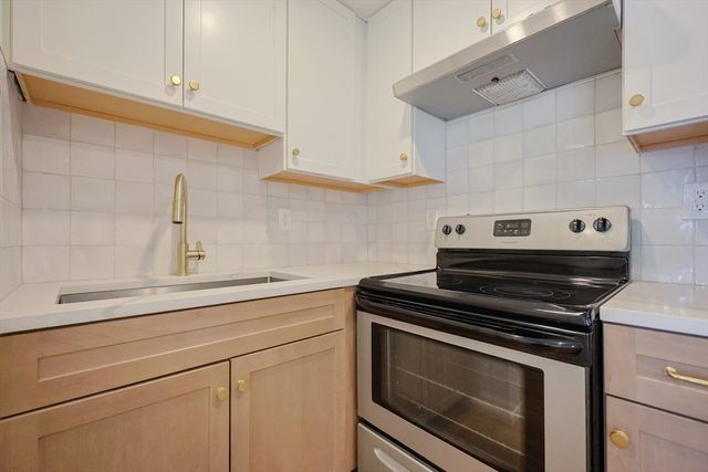 4 Tara Dr 9, Weymouth, MA 02188