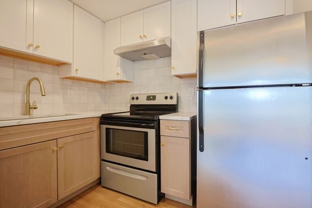 4 Tara Dr 9, Weymouth, MA 02188