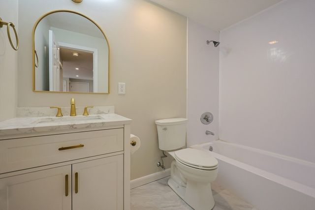 4 Tara Dr 9, Weymouth, MA 02188