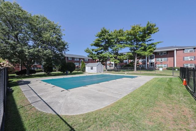 4 Tara Dr 9, Weymouth, MA 02188