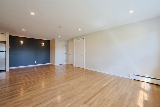 4 Tara Dr 9, Weymouth, MA 02188
