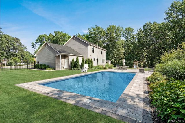 3 Lincoln Avenue, Manorville, NY 11949