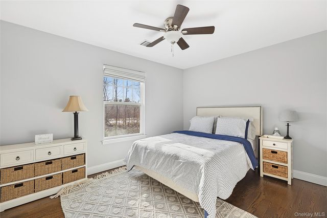 3 Lincoln Avenue, Manorville, NY 11949