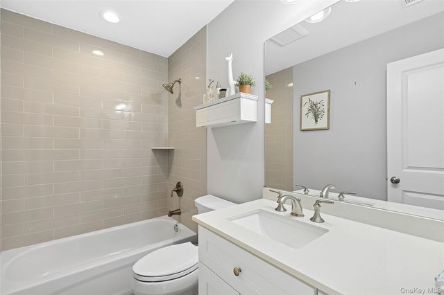 3 Lincoln Avenue, Manorville, NY 11949