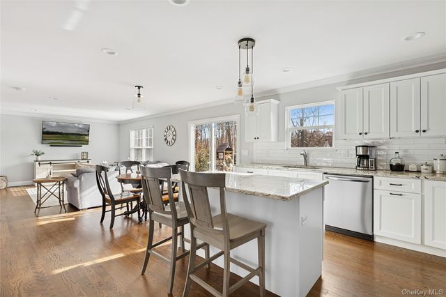 3 Lincoln Avenue, Manorville, NY 11949