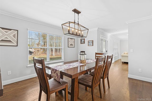 3 Lincoln Avenue, Manorville, NY 11949