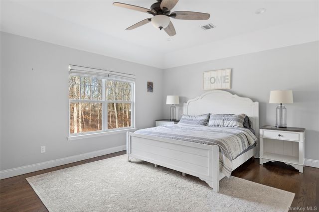 3 Lincoln Avenue, Manorville, NY 11949