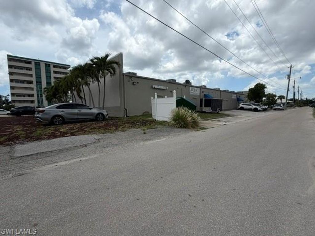 447 Cape Coral PKWY E, CAPE CORAL, FL 33904 — exterior