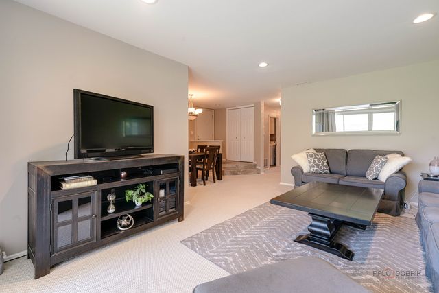 1410 Clairmont Court 217, Vernon Hills, IL 60061