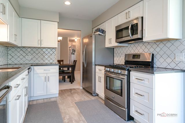 1410 Clairmont Court 217, Vernon Hills, IL 60061