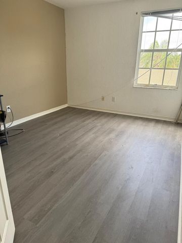 5665 NW 117th Avenue, Coral Springs, FL 33076