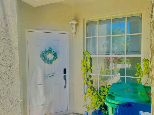 5665 NW 117th Avenue, Coral Springs, FL 33076