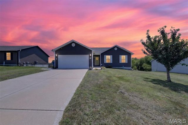 14 Cayden Roger Drive, Winfield, MO 63389