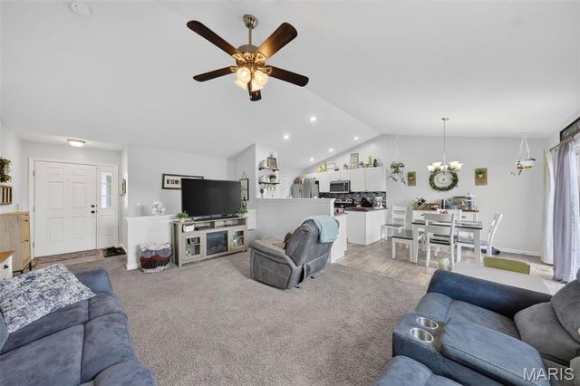 14 Cayden Roger Drive, Winfield, MO 63389