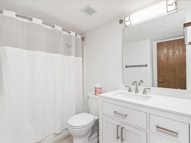 6500 Woodlake Drive 914, Richfield, MN 55423