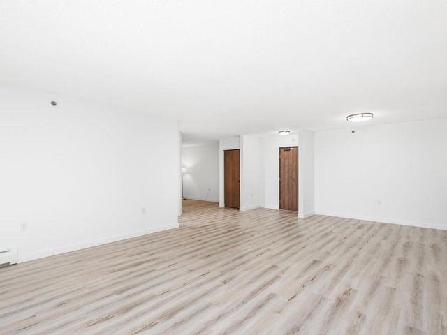 6500 Woodlake Drive 914, Richfield, MN 55423