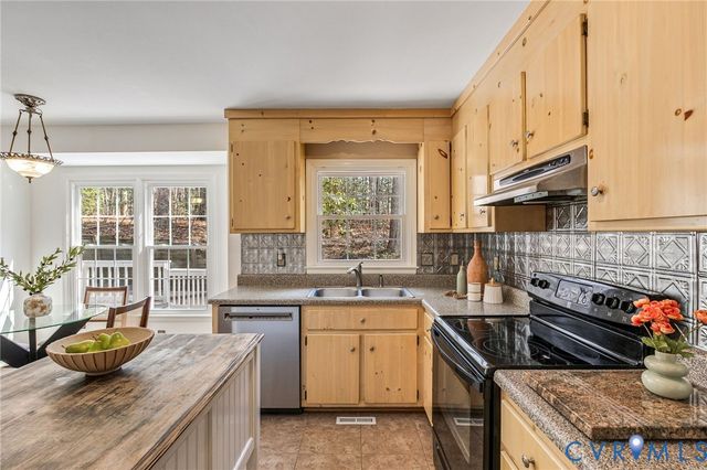 4705 Jacobs Glenn Dr, North Chesterfield, VA 23236