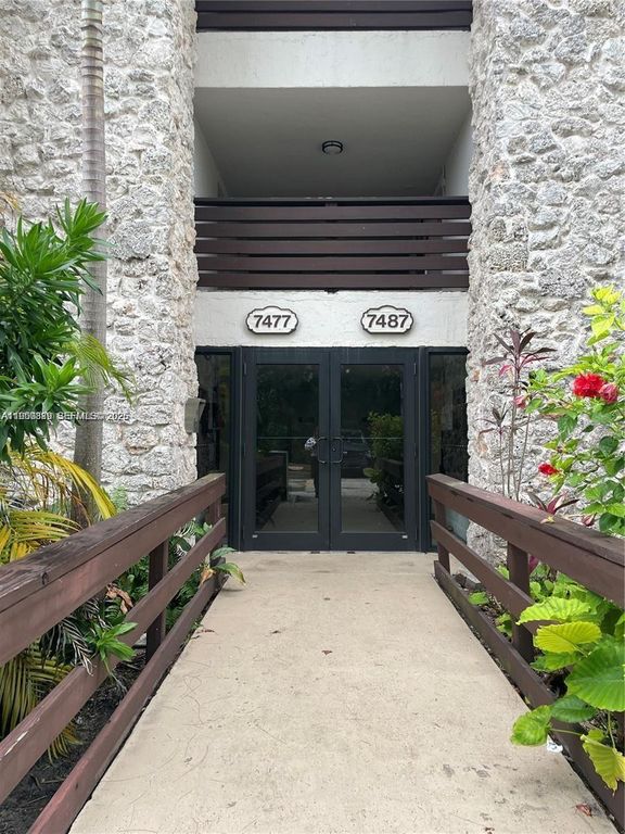 7477 SW 82nd St C309, Miami, FL 33143