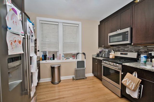 6609 N Artesian Avenue, Chicago, IL 60645