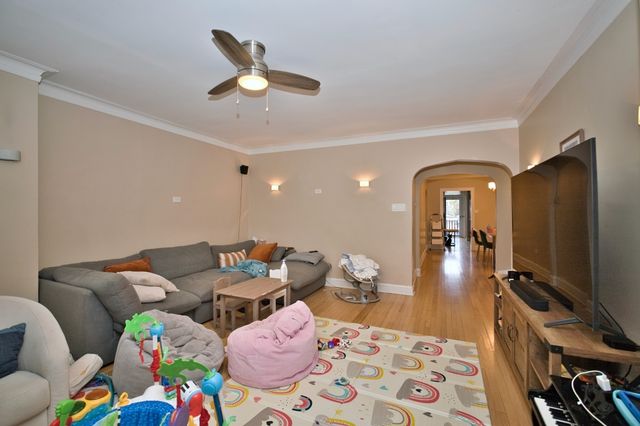 6609 N Artesian Avenue, Chicago, IL 60645