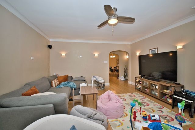 6609 N Artesian Avenue, Chicago, IL 60645