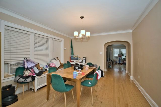 6609 N Artesian Avenue, Chicago, IL 60645