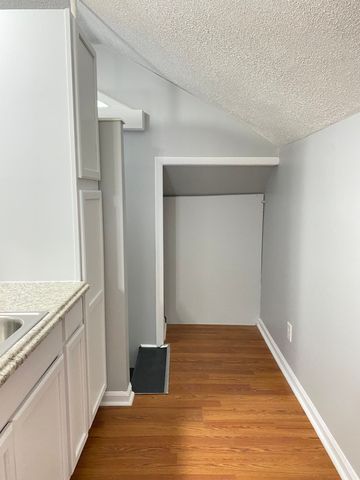 445 Greenwood Ave Apt C, Clarksville, TN 37040