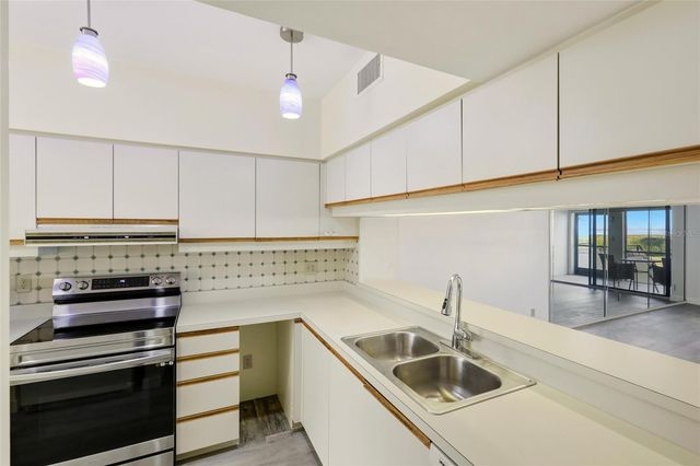 1920 HARBOURSIDE DRIVE 1003, Longboat Key, FL 34228