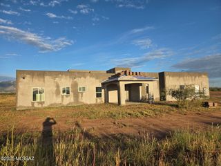 10042 La Tierra Roja Drive, Hereford, AZ 85615