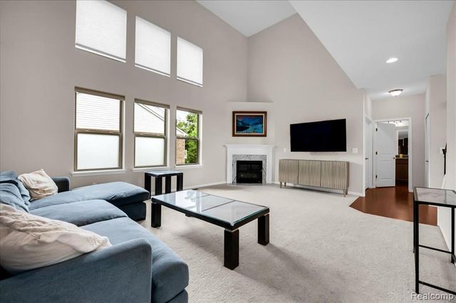 41761 Steinbeck Glen, Novi, MI 48377