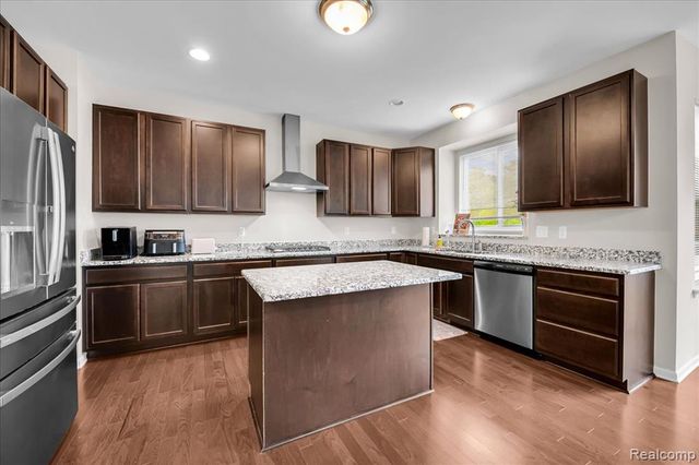 41761 Steinbeck Glen, Novi, MI 48377