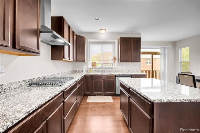 41761 Steinbeck Glen, Novi, MI 48377