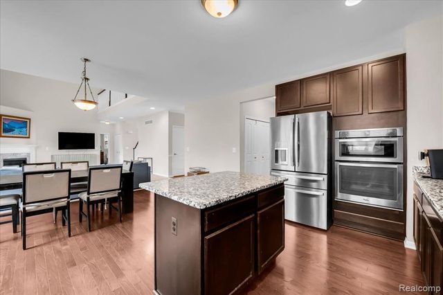 41761 Steinbeck Glen, Novi, MI 48377