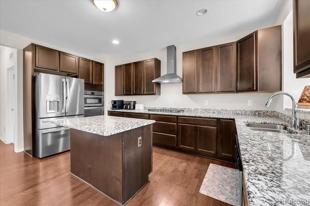 41761 Steinbeck Glen, Novi, MI 48377